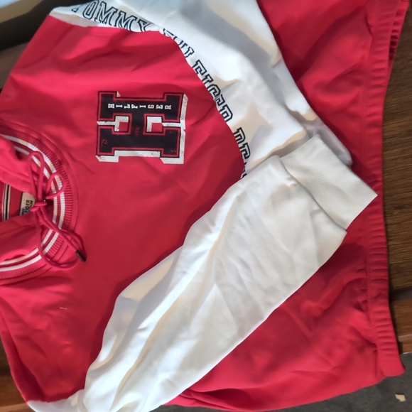 NWOT Tommy Hilfiger Cropped shirt - Picture 2 of 3